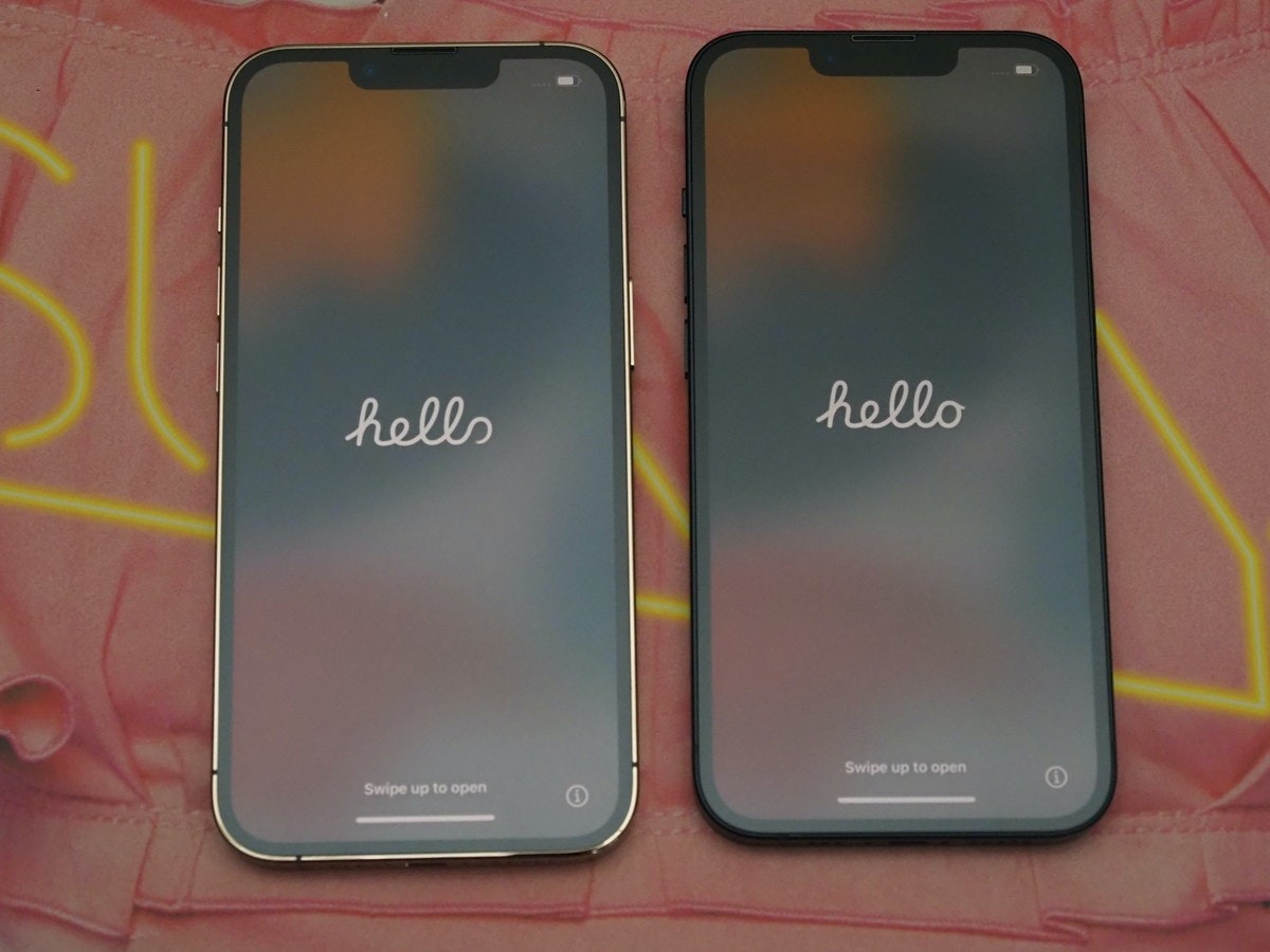 照片中提到了hells、hello、Swipe up to open，跟罗迪利亚、罗迪利亚有关，包含了功能手机、iPhone 12、iPhone 13 专业版、苹果iPhone 12 Pro Max、苹果iPhone 12 Pro