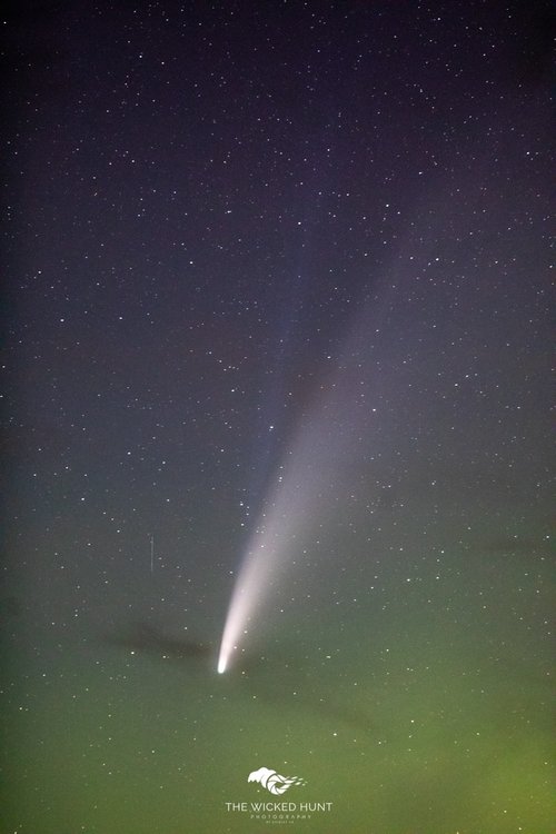 追星者意外收获，彗星、银河、极光共聚同一照片上