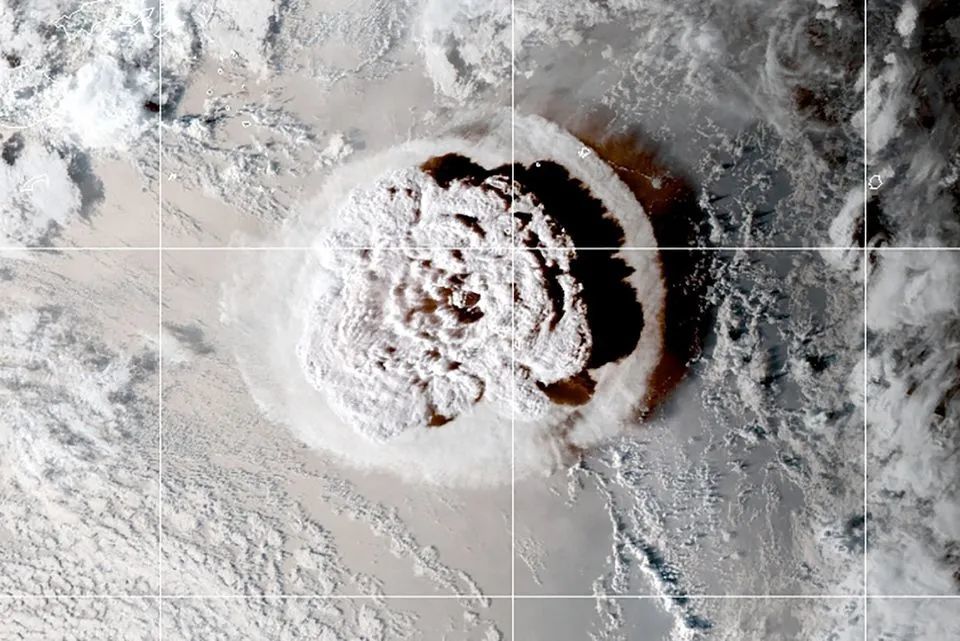 汤加海底火山爆发，导致海底通讯电缆中断：网络恐需两周才能完成修复