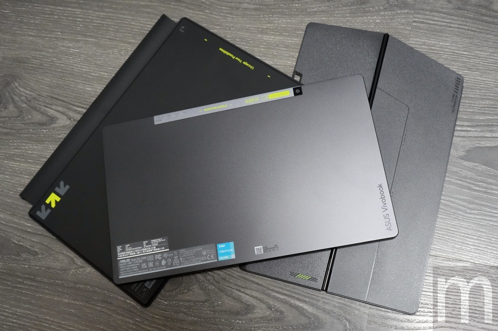 华硕Vivobook 13 Slate OLED动手玩，具备鲜艳色彩屏幕与丰富手写功能的2 In 1装置