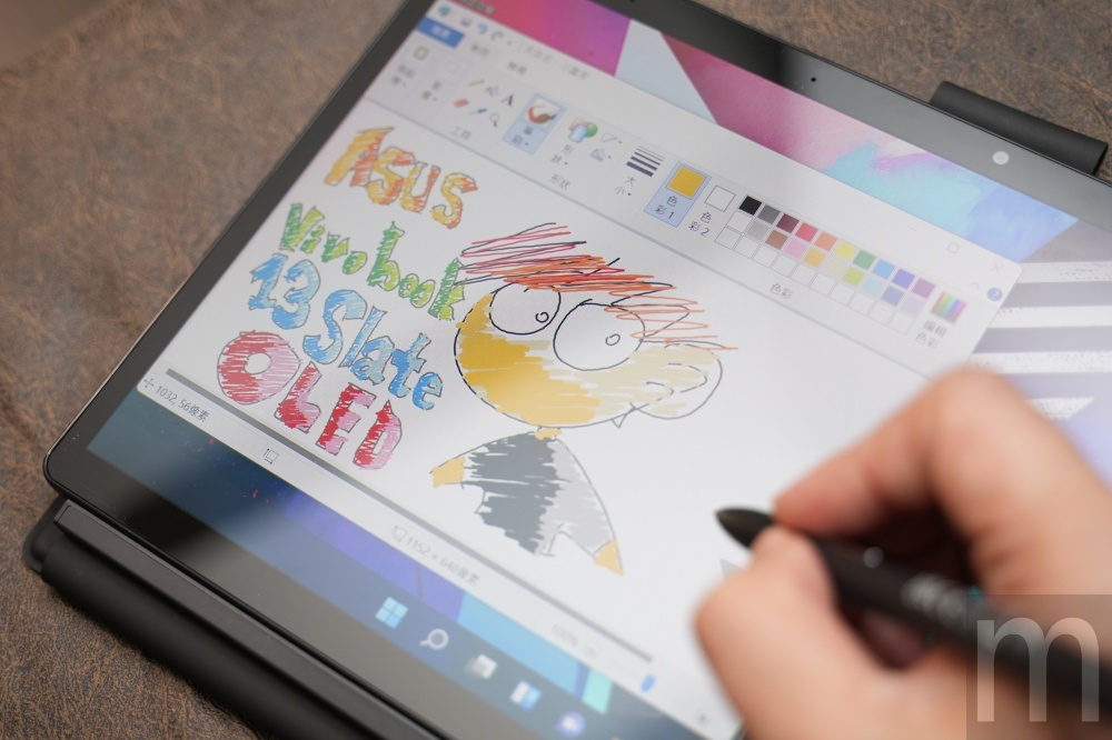 华硕Vivobook 13 Slate OLED动手玩，具备鲜艳色彩屏幕与丰富手写功能的2 In 1装置
