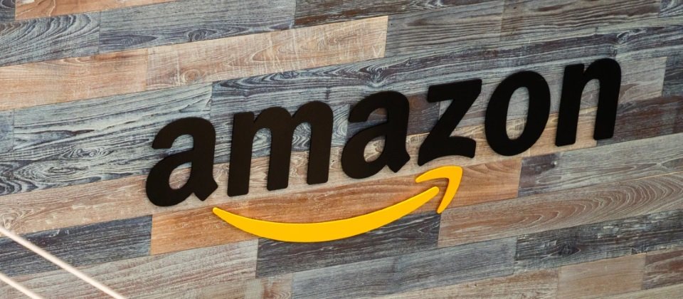 Amazon把企业与科技员工基本年薪上限，从16万提高到35万美元 