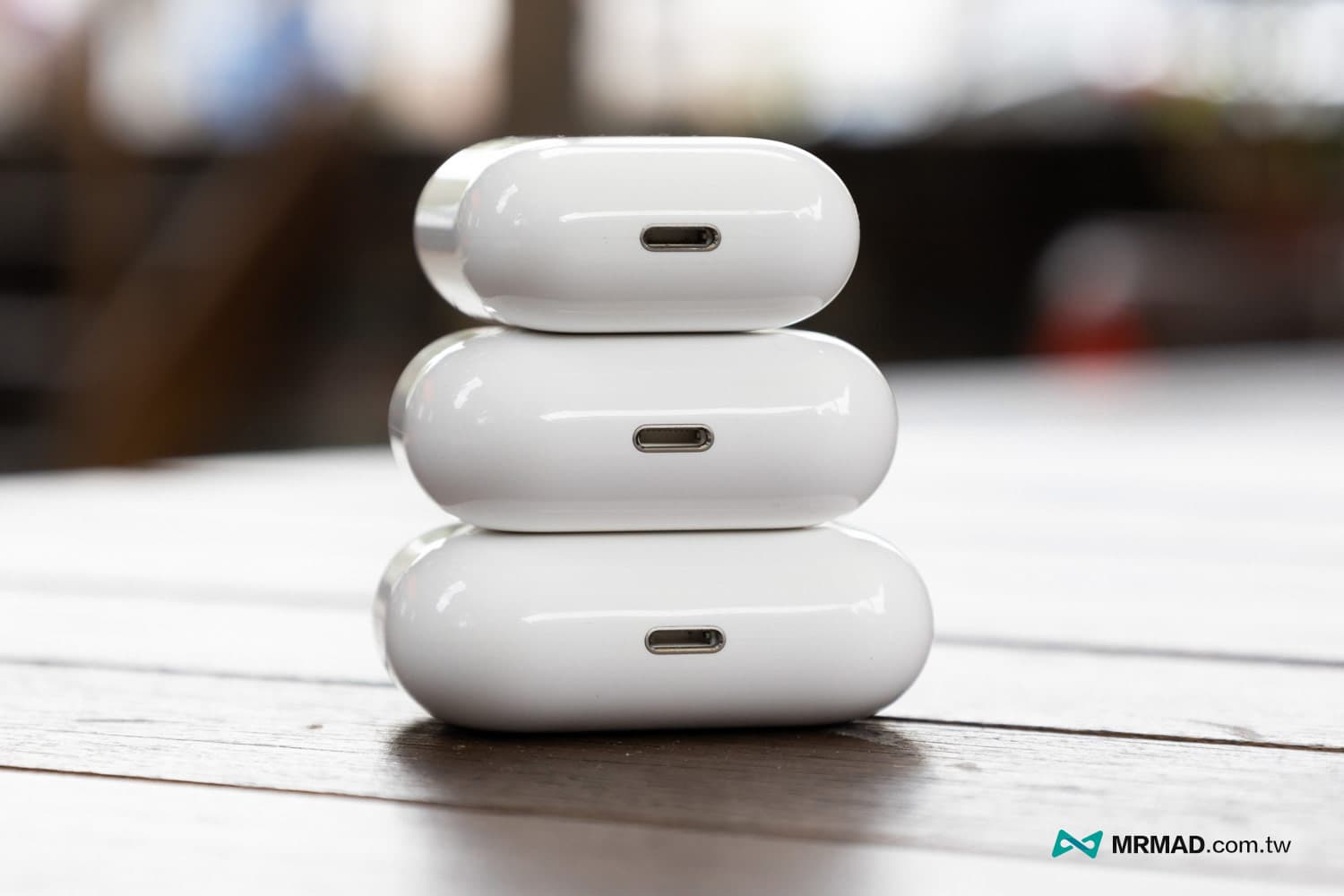 充電盒比較：上 AirPods 2 中 AirPods 3 下圖 AirPods Pro