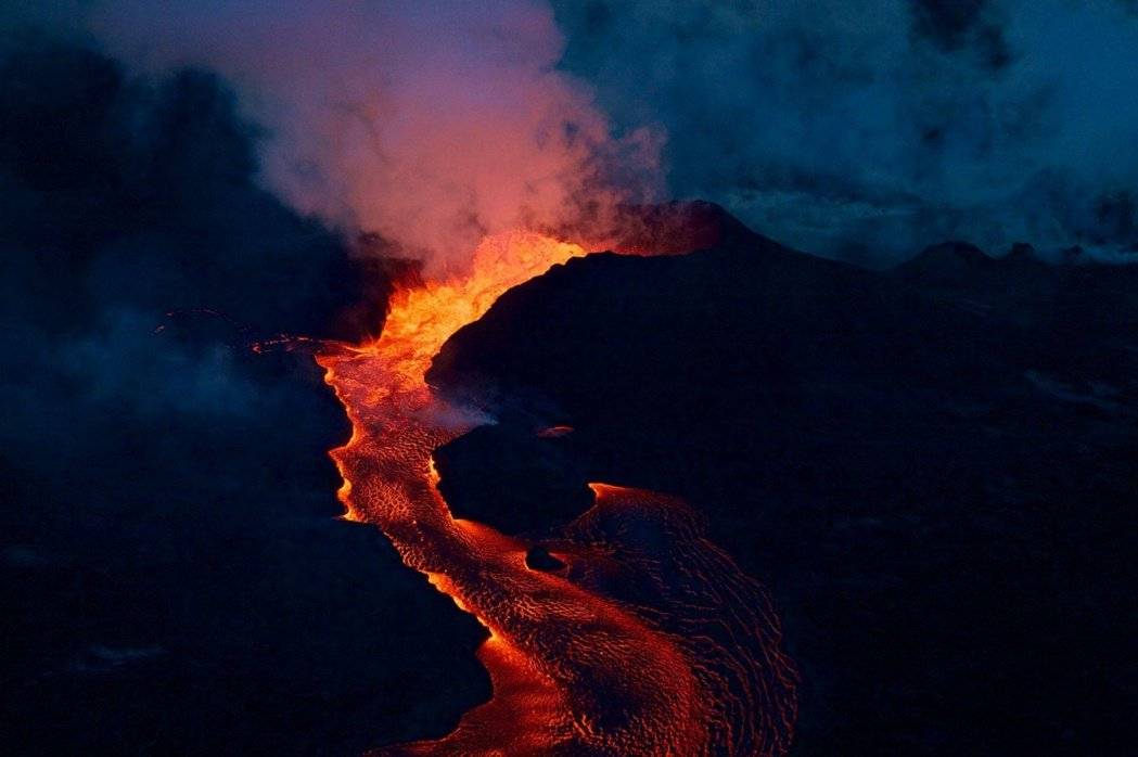 基拉维厄火山的喷发画面，据传佩蕾就住在这座火山周边图/Wiki