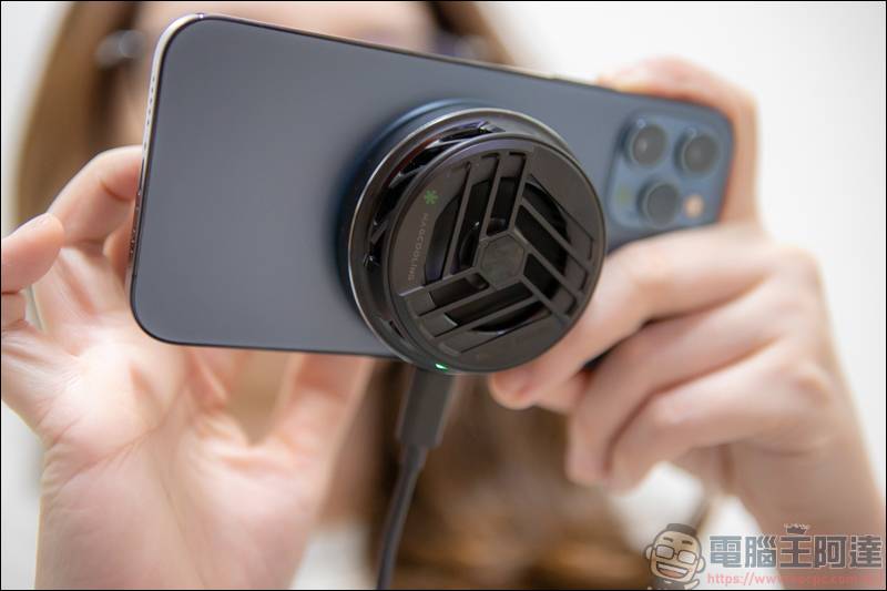 专利揭露苹果 iPhone 原厂相机与电竞游戏 MagSafe 手机壳的可能设计