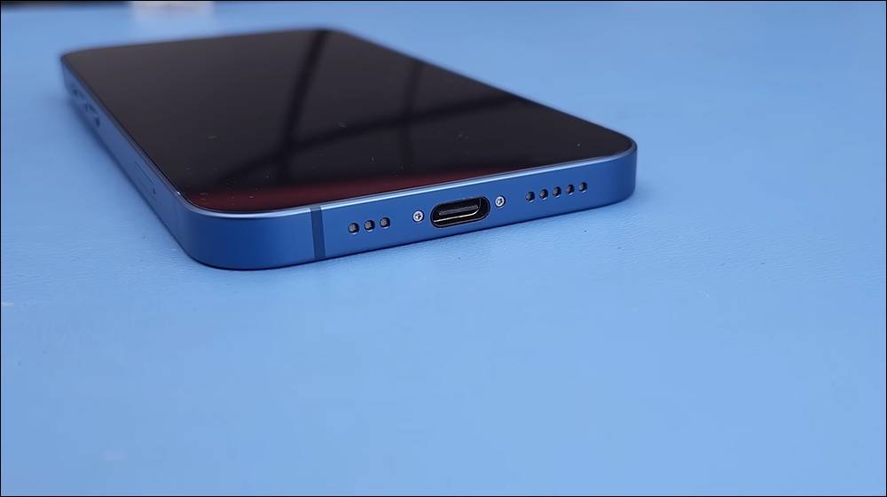 国外 YouTuber 成功改造 USB-C 版本 iPhone 13，支持快速充电、数据传输、系统更新和防泼水