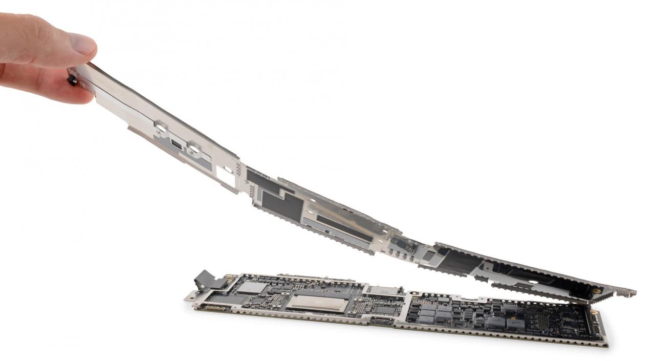 M2 MacBook Air 拆解总结：一台少了散热器超轻薄笔记本电脑5