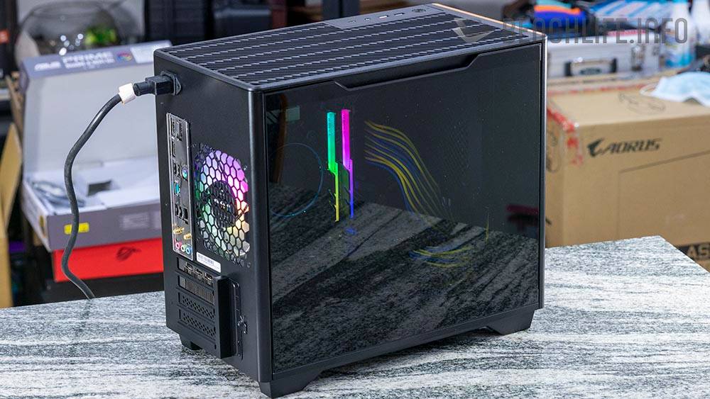 可安装 340mm 长显卡，支持 mATX 主板的 InWin A3 机壳动手玩