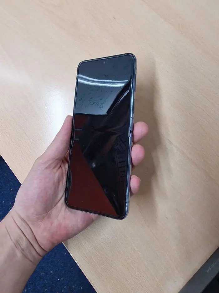 Galaxy Z Fold 4和Flip 4 真机实拍图已经外泄，屏幕折痕似乎更不明显