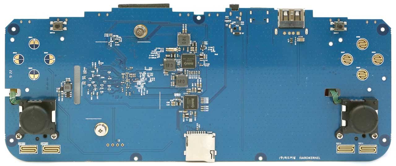 Odroid Go Ultra的主板正面，可以看到除了屏幕上方左右侧的按键采用微动开关外，其实正面按键采用薄膜式构造。