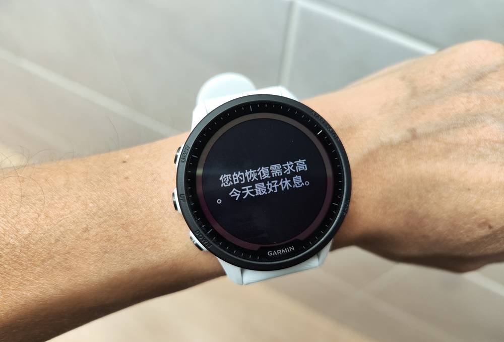 开箱评测 Garmin Forerunner 955 Solar，太阳能高阶铁人运动表