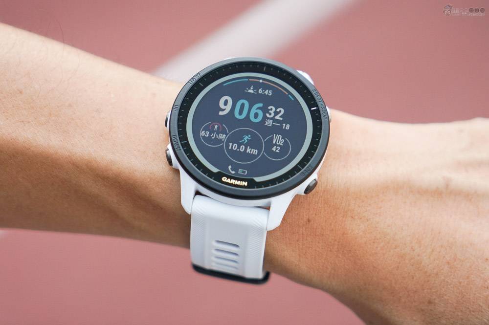 开箱评测 Garmin Forerunner 955 Solar，太阳能高阶铁人运动表