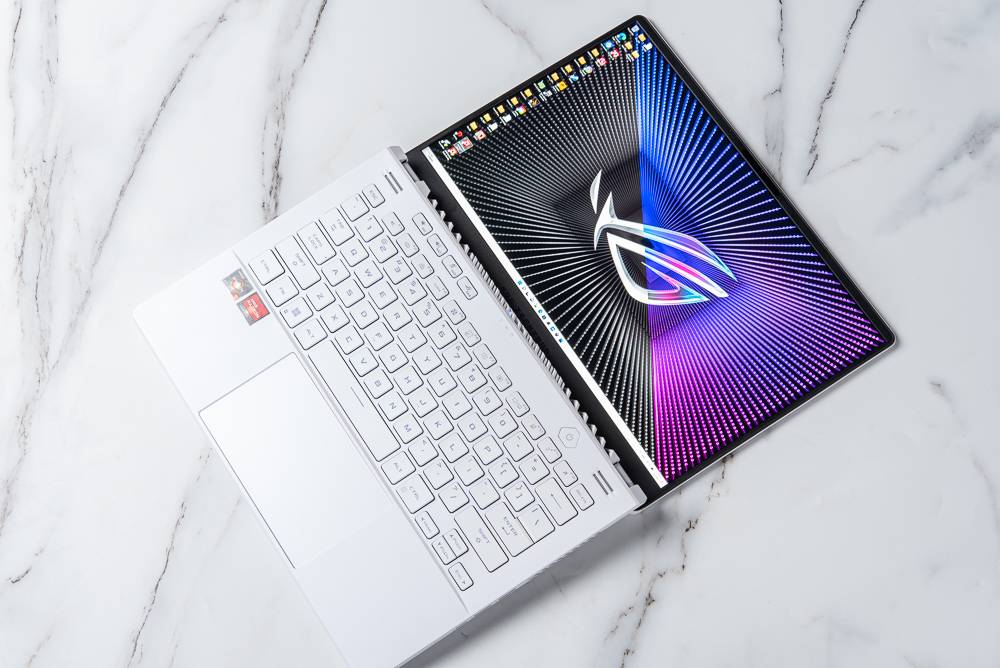 双 A 骄傲！ ROG Zephyrus G14 2022 测试报告 / 液金均温散热与 Nebula 显示器