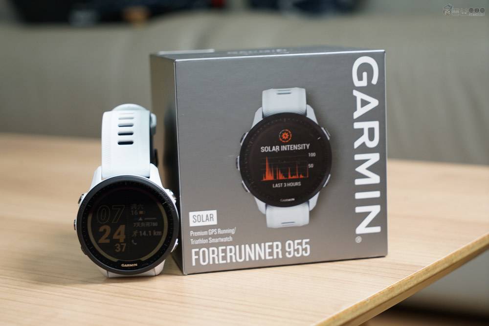 开箱评测 Garmin Forerunner 955 Solar，太阳能高阶铁人运动表