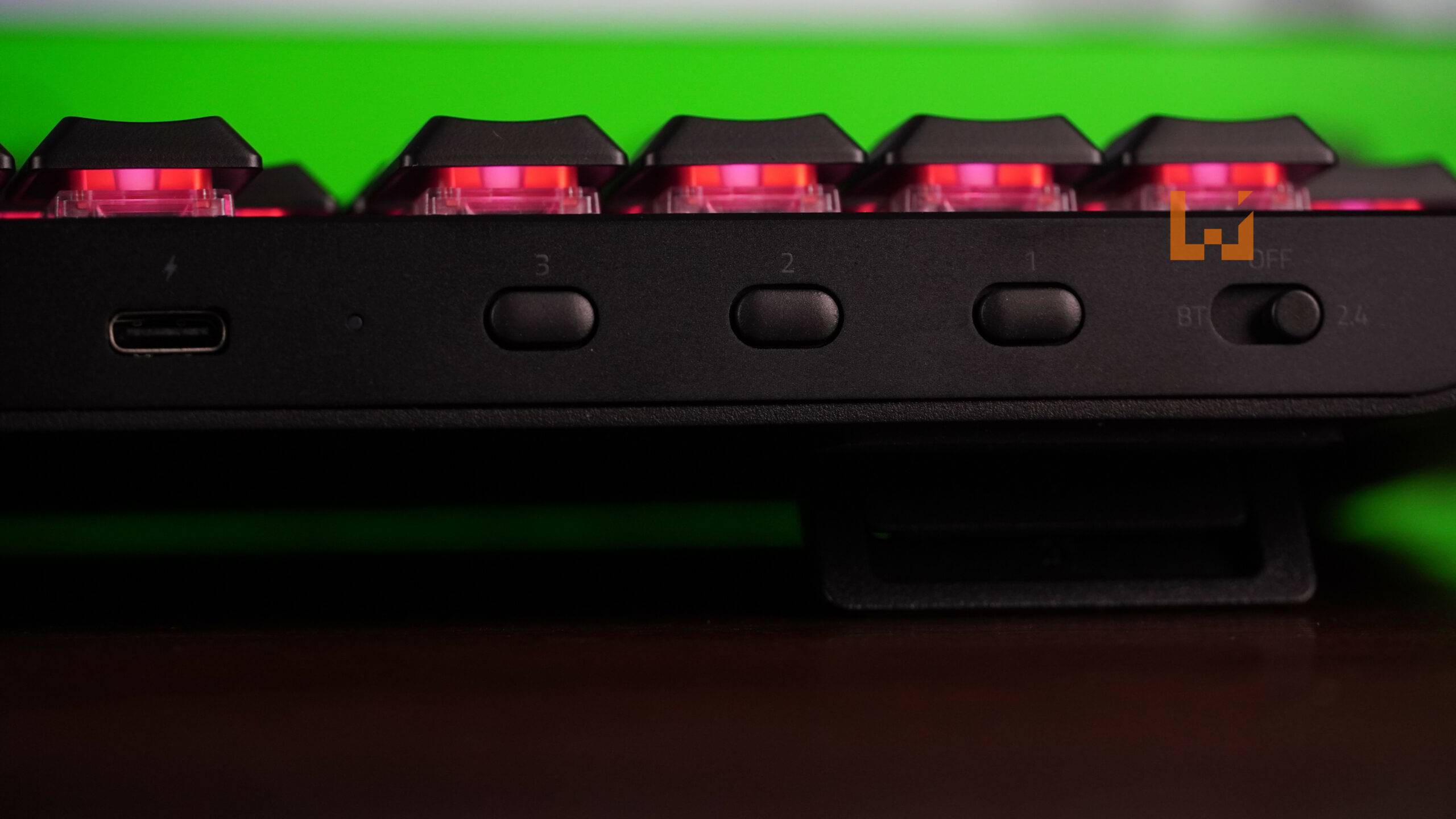 首次搭载光学矮轴的纤薄旗舰键盘！Razer Deathstalker V2 Pro评测！