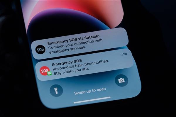 iPhone 14支持卫星通信紧急求助功能：前两年免费！15秒发一条紧急短信，没网络信号也能发位置！