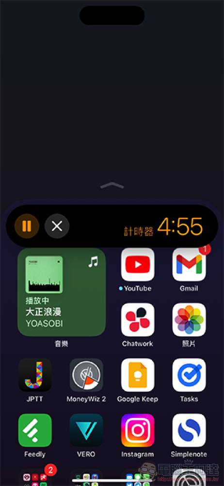 iPhone 动态岛也能支持“单手模式”，变成两座岛了（咦）