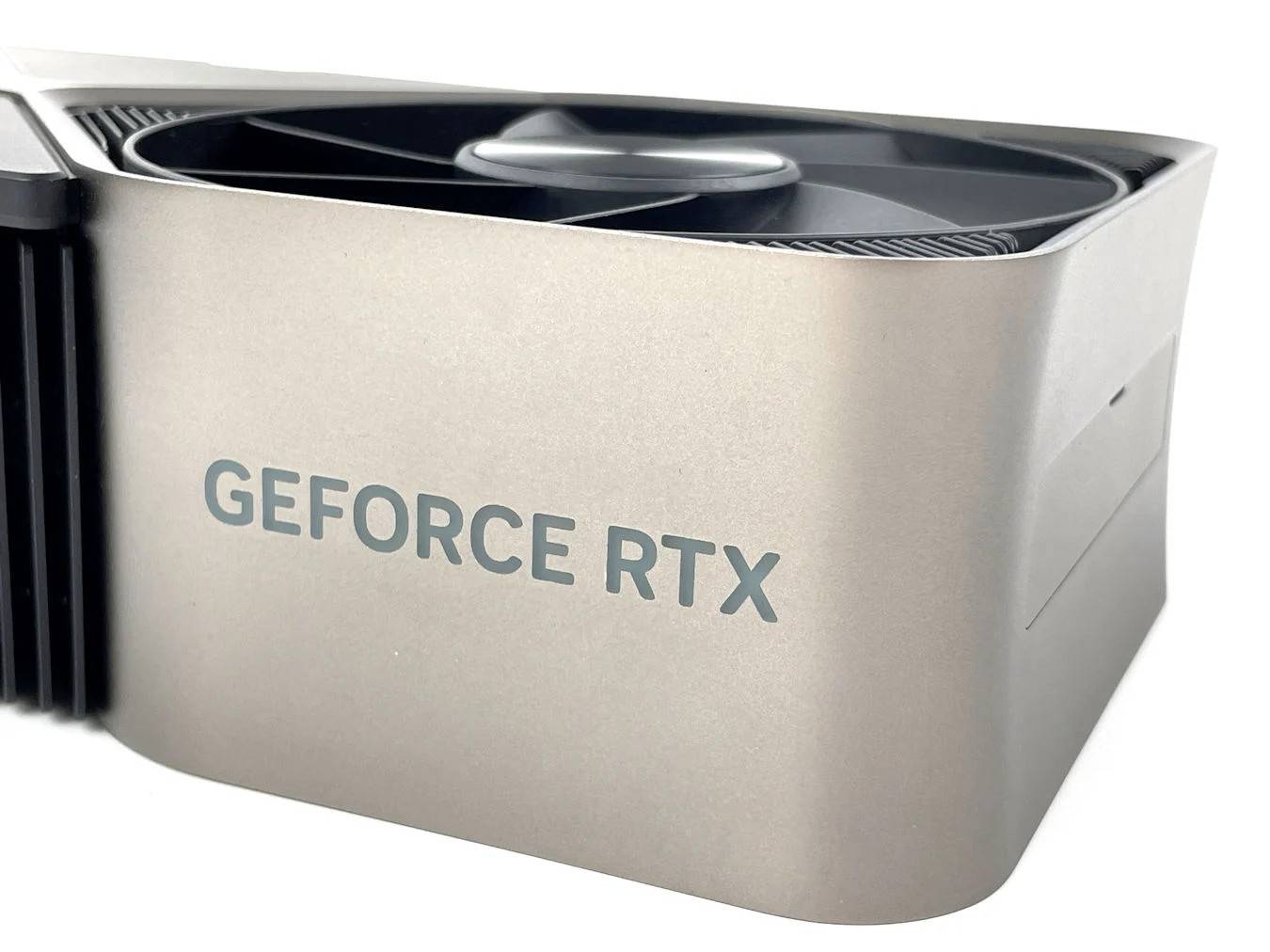 NVIDIA GeForce RTX 4090 FE 显卡评测开箱