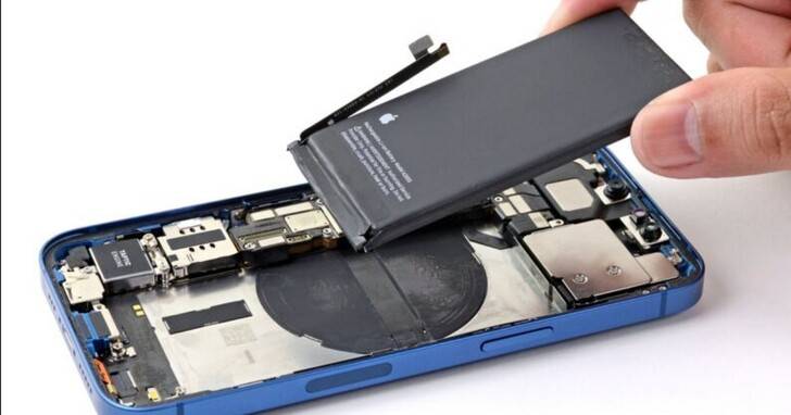 新专利显示，苹果想让两部 iPhone「背靠背」就能反向充电