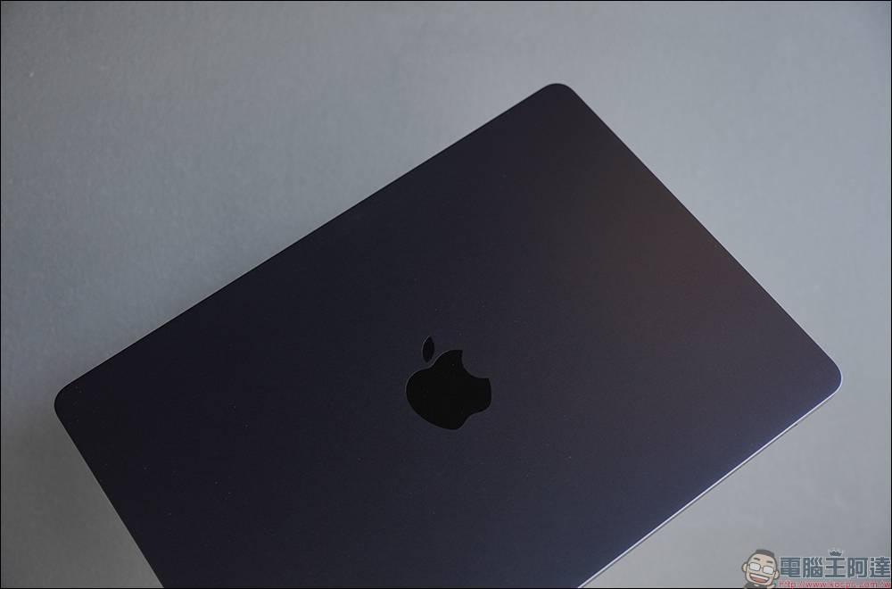 分享 MacBook Air M2 的悲惨遭遇，背盖因为这原因直接「被转印」 - 电脑王阿达