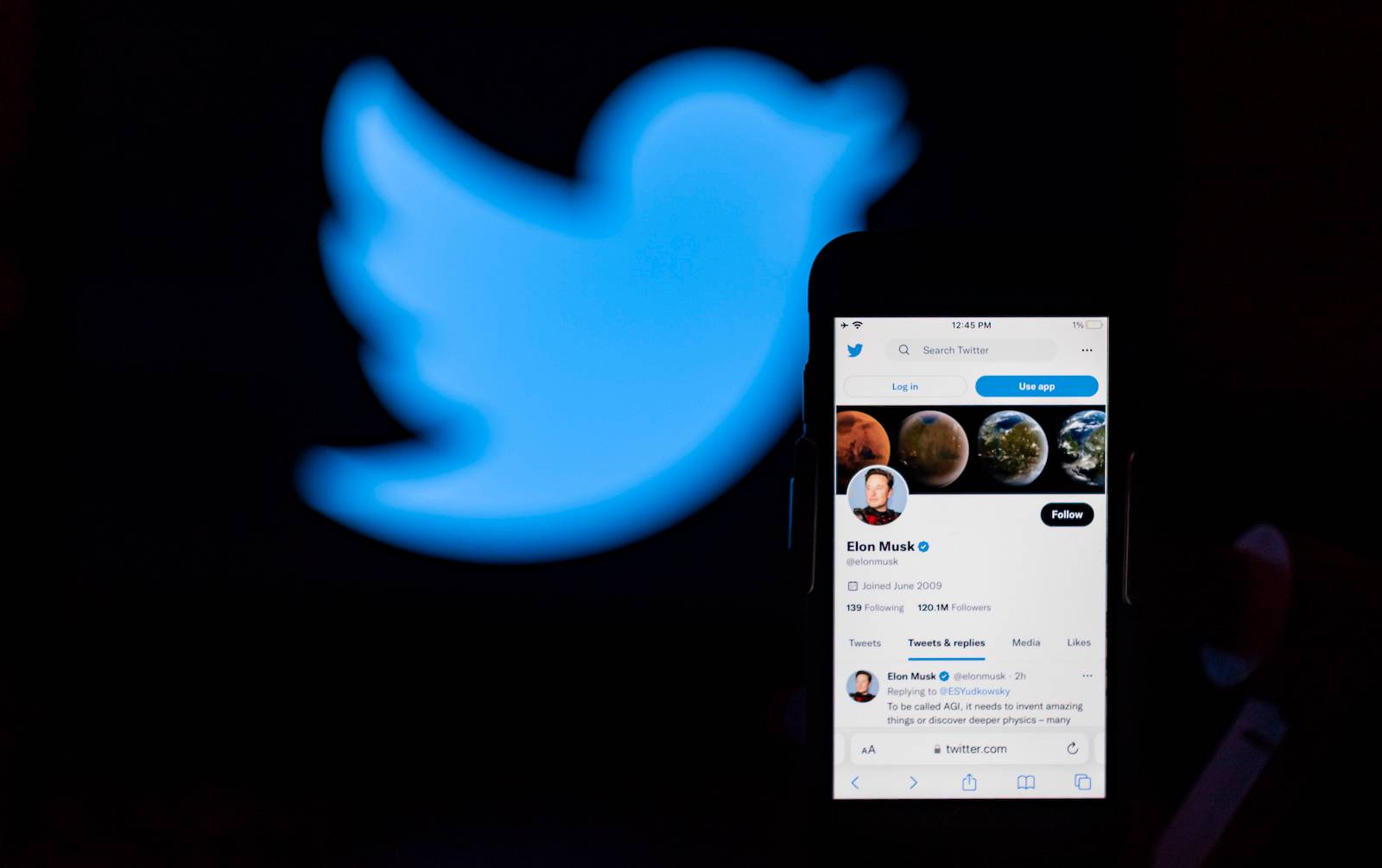 INDIA - 2022/12/07: In the photo illustration, Elon Musk's twitter account is seen displayed on a mobile phone screen with the twitter logo on the background. (Photo Illustration by Idrees Abbas/SOPA Images/LightRocket via Getty Images)