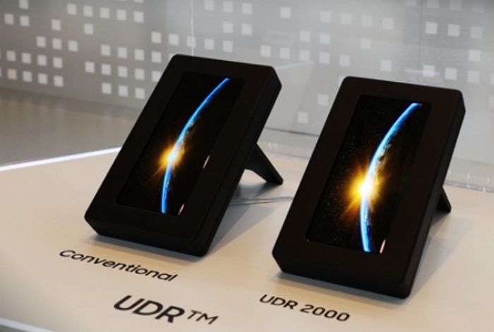 三星发表全球首款2000尼特超高亮度OLED手机屏幕，日照再强也没问题