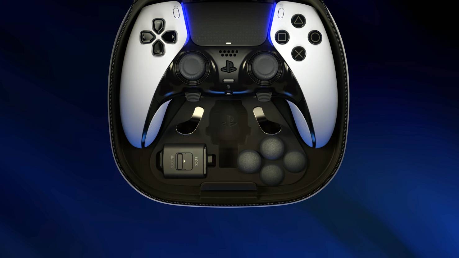 玩家拆解发现高级版 PS5 控制器 DualSense Edge 拥有着比基本版控制器更小的电池 - 电脑王阿达