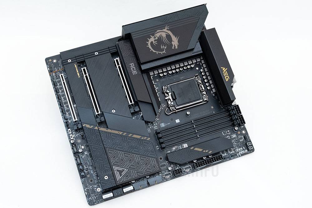 E-ATX 王牌挟 24 相供电设计登场，MSI MEG Z790 Ace 开箱实测