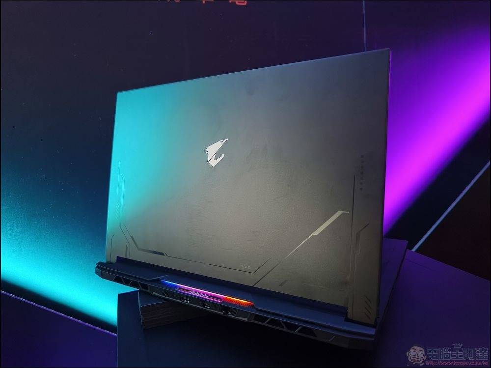 AORUS 17X 15X 工艺级旗舰电竞笔记本 （1）