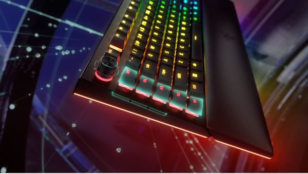 Razer推出BlackWidow V4 Pro电竞键盘， 搭载命令旋钮、专属宏键
