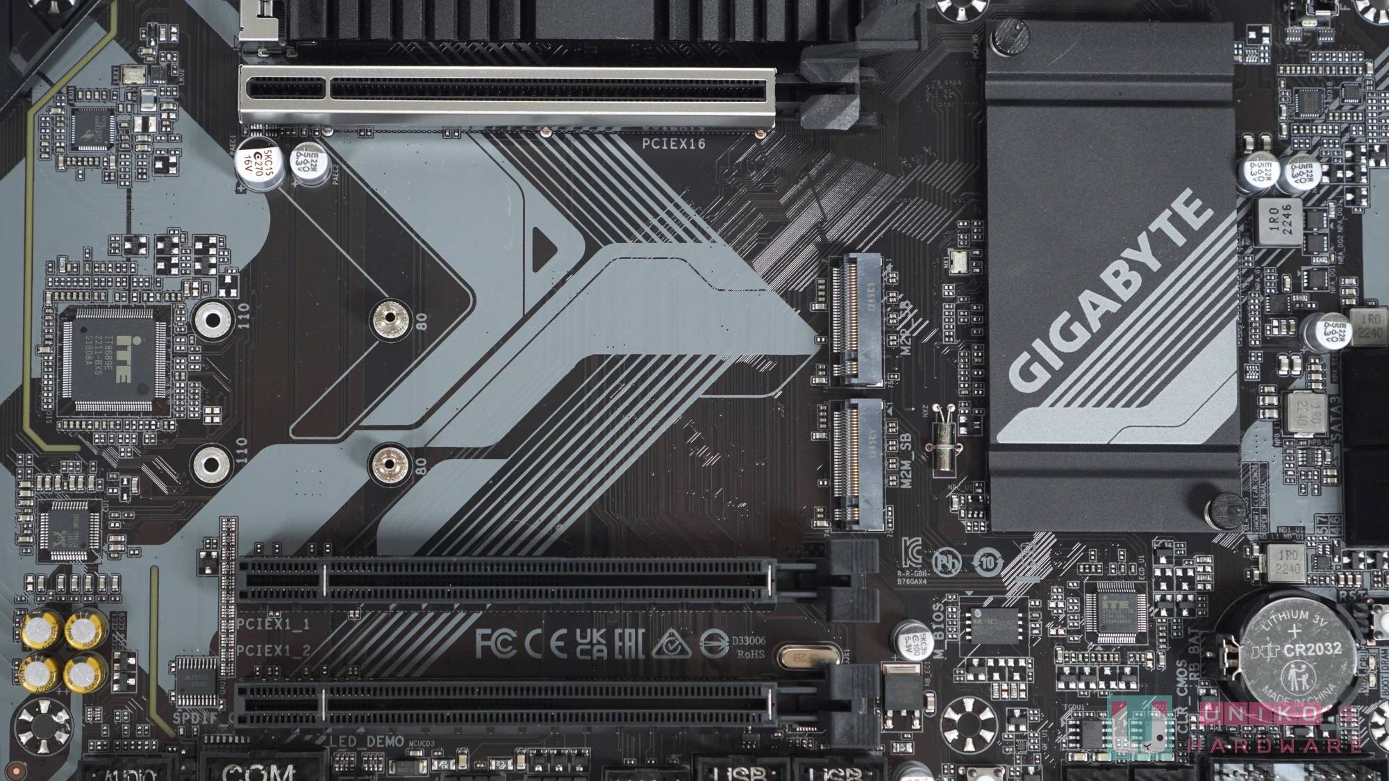 GIGABYTE B760 GAMING X AX DDR4 开箱评测