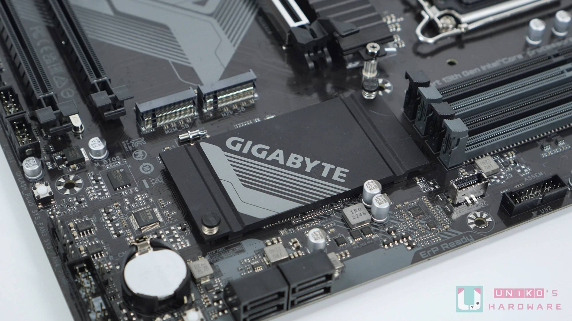 GIGABYTE B760 GAMING X AX DDR4 开箱评测