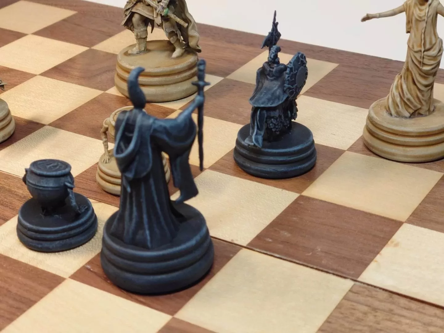《艾尔登法环》粉丝生日获友人赠送3D打印国际象棋，手工涂装后成为超精致周边
