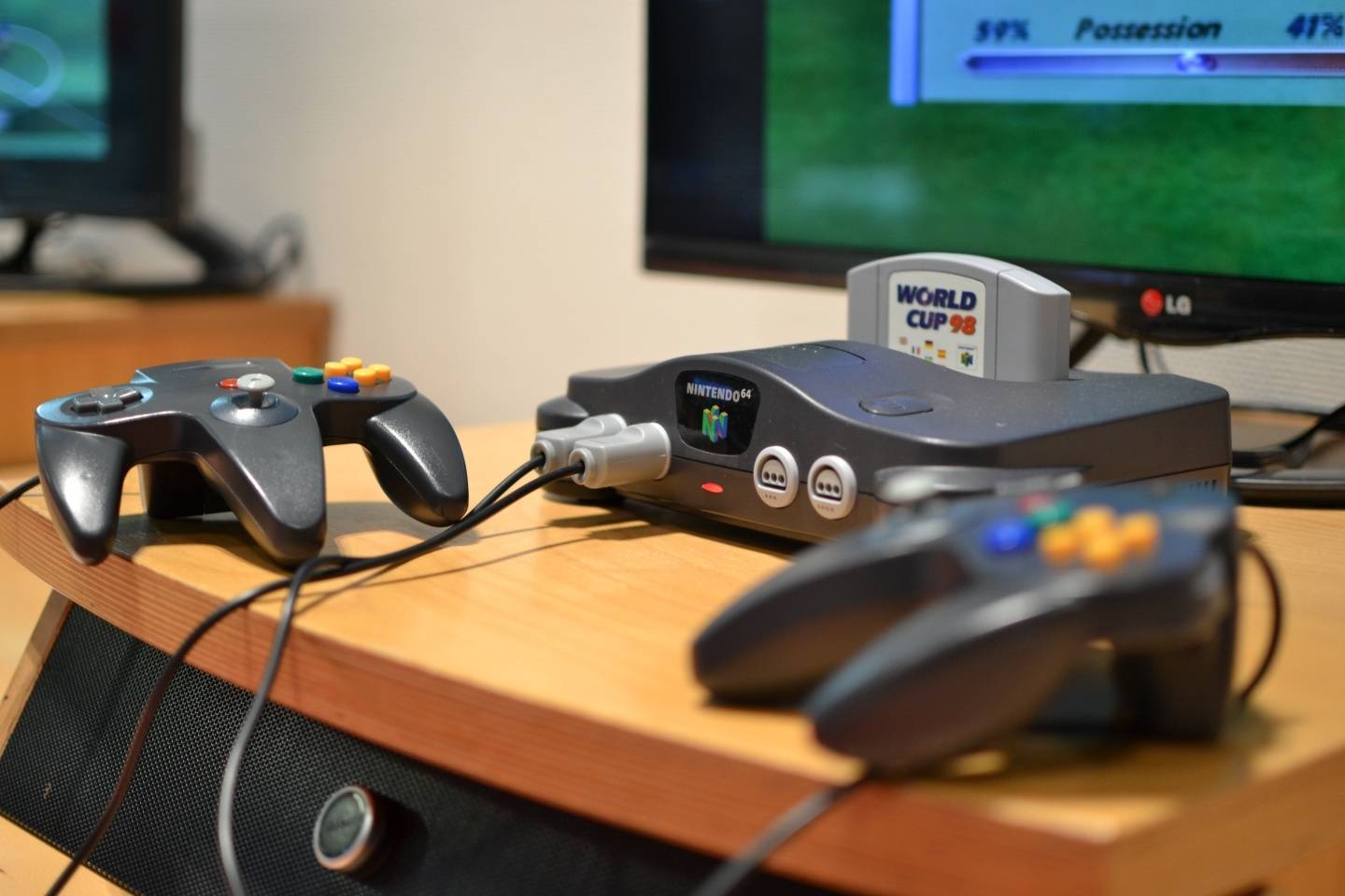 可以拿 1996 年的任天堂 N64 把手玩 Switch？Nintendo 64 控制器在美懷舊上市了