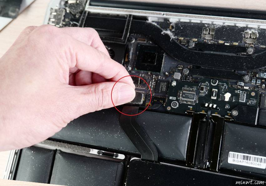 梅问题-如何拆除老旧MacBook Pro膨胀电池，让它成为桌机使用