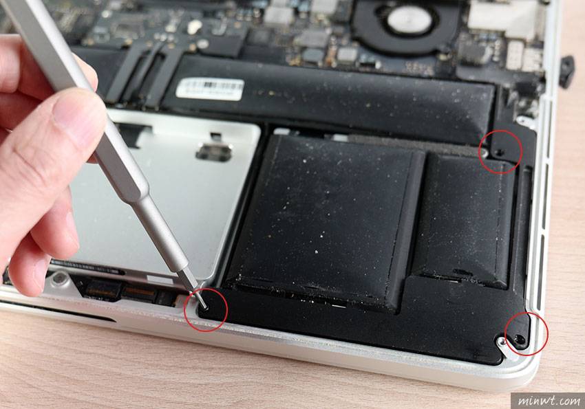 梅问题-如何拆除老旧MacBook Pro膨胀电池，让它成为桌机使用