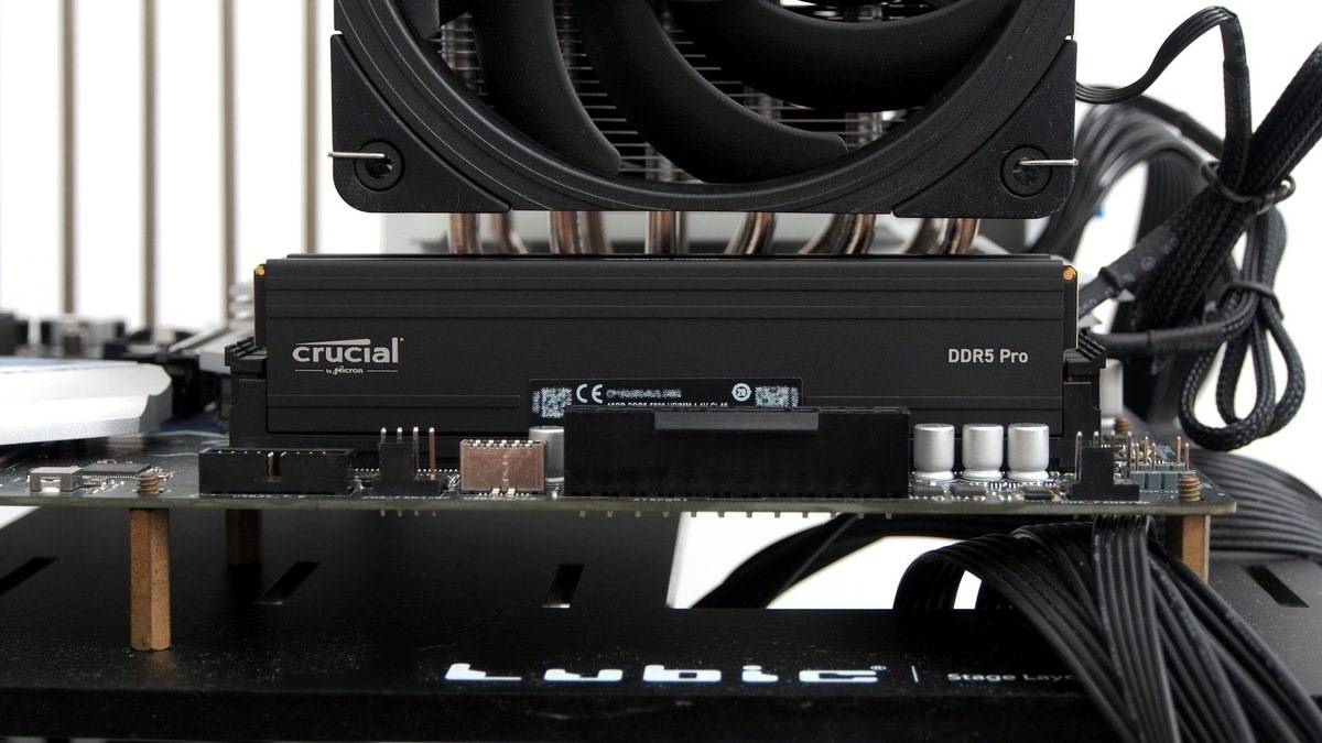 低调实力派 Crucial PRO DDR5-5600 32g kit 简单小测