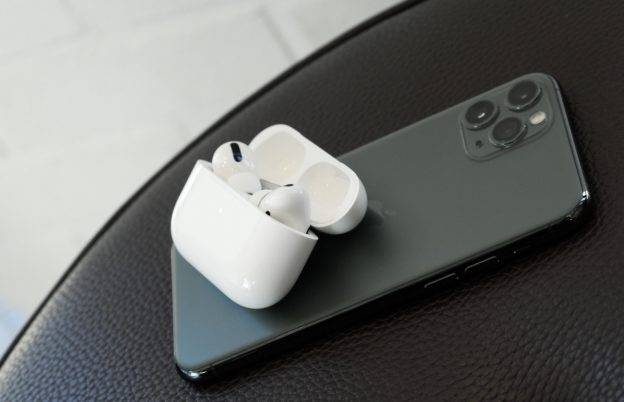 耳机多方营业，苹果下一代 AirPods 新功能想检测潜在听力问题与体温