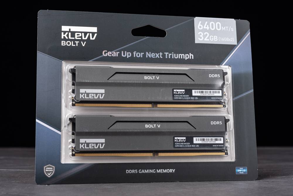 超频小霸王！ KLEVV BOLT V DDR5 6400MT/s 16GBx2 内存开箱测试 / 34mm 高铝制散热片