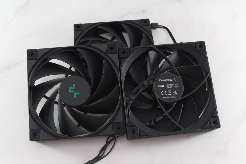 九州风神 DEEPCOOL LT720 360mm一体式水冷散热器-搭载独创多维无限镜面灯效，还有强悍散热