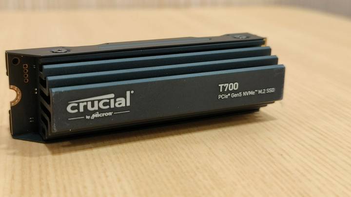 享受PCle Gen5的高速快感，Micron Crucial T700 NVMe SSD 1TB开箱试用