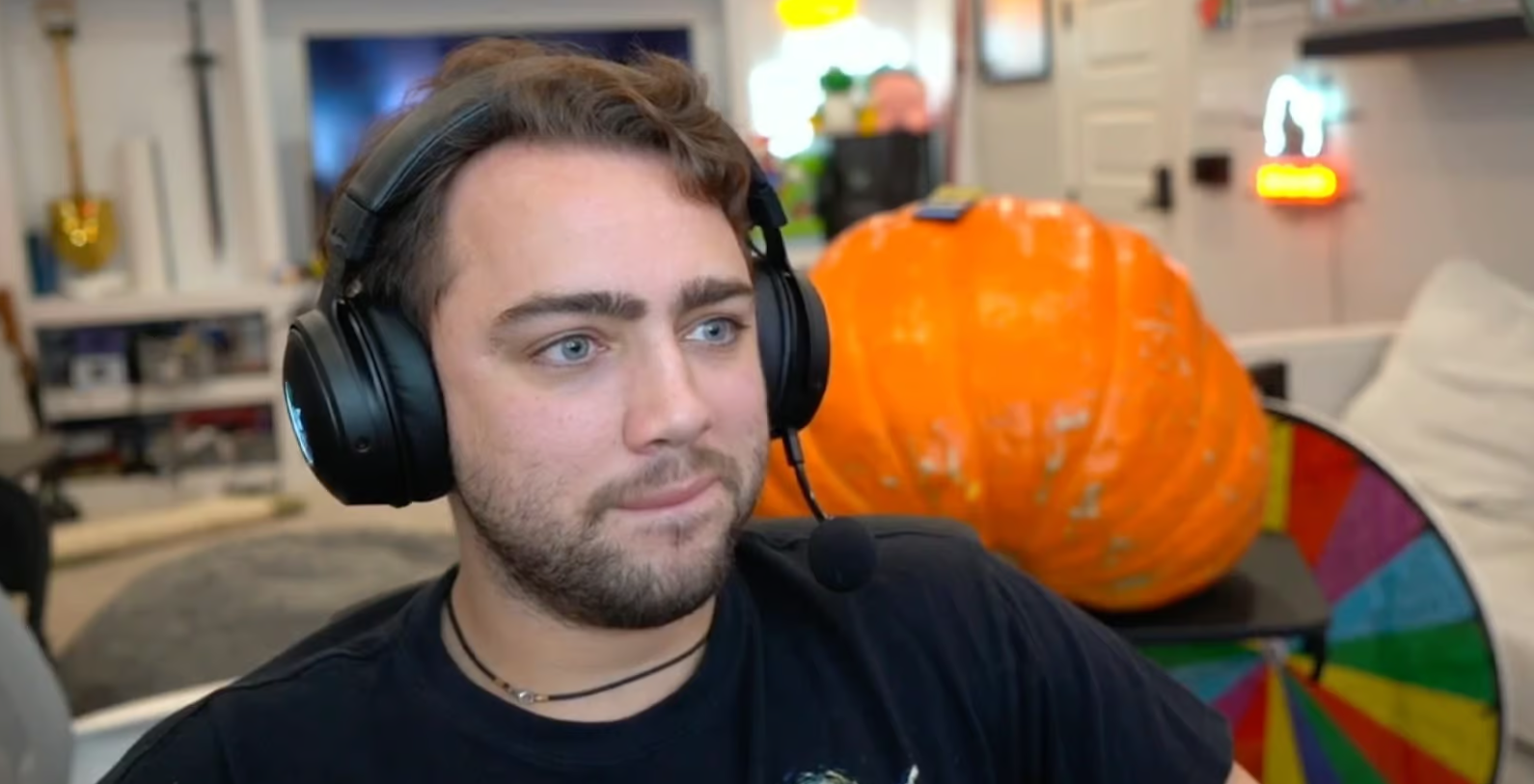 拥有 200 万追踪者的 Twitch 实况主 Mizkif 