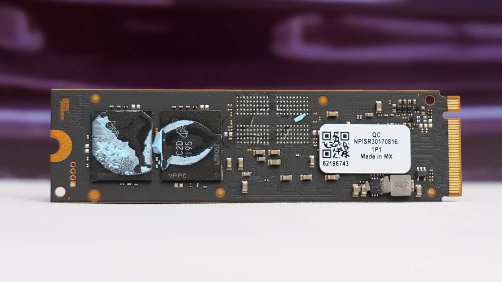 主板有 PCIe Gen5 接口，很快但用不到？ Micron Crucial T700 PCIe Gen5 NVMe M.2 SSD 参上