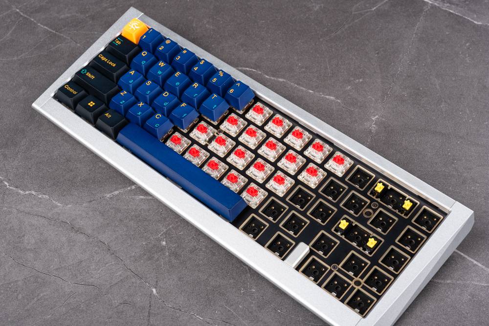 Ducky ProjectD Outlaw 65 机械式 DIY 键盘开箱组装 / MX2A， 三色 PBT， 客制化手感