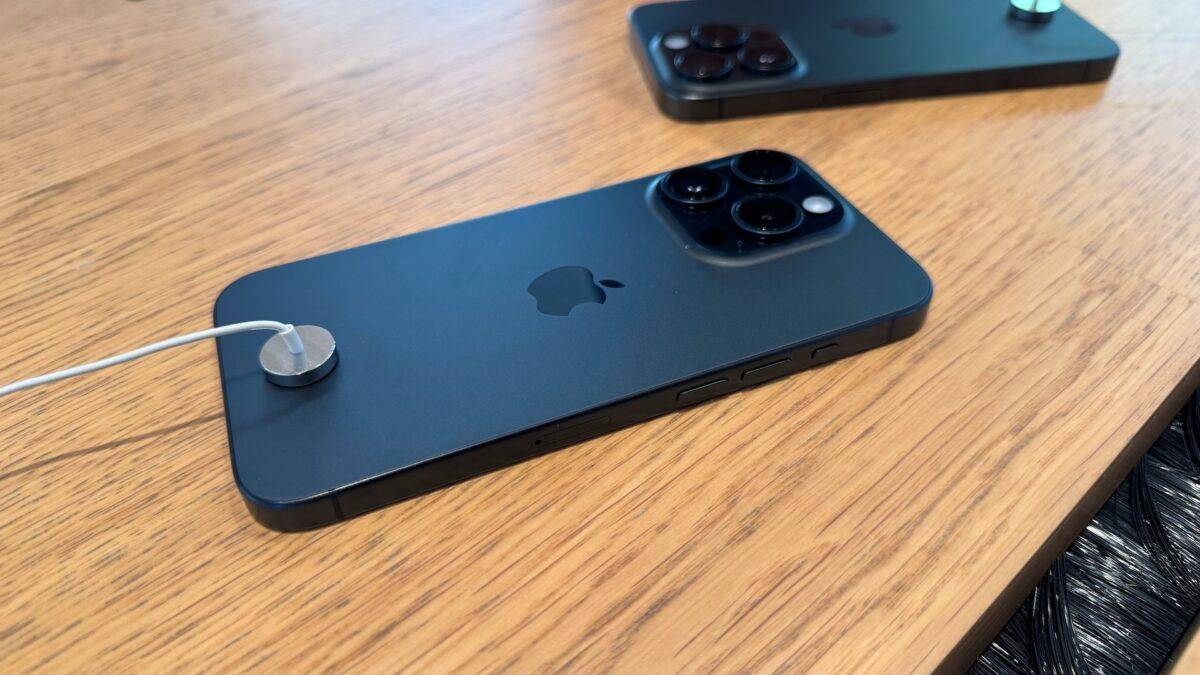 iPhone 15/iPhone 15 Pro开卖！ 实机颜色现场直击、拍照抢先看