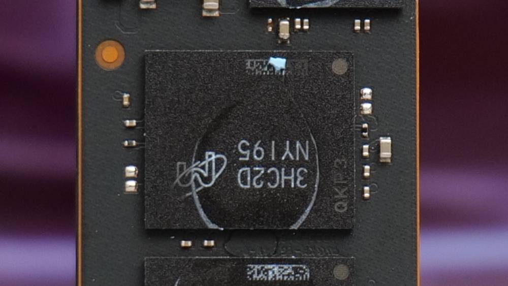 主板有 PCIe Gen5 接口，很快但用不到？ Micron Crucial T700 PCIe Gen5 NVMe M.2 SSD 参上