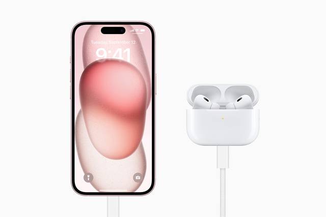 iPhone 15/15 Pro USB-C 辅助 27W 充电反定向导出最大 4.5W