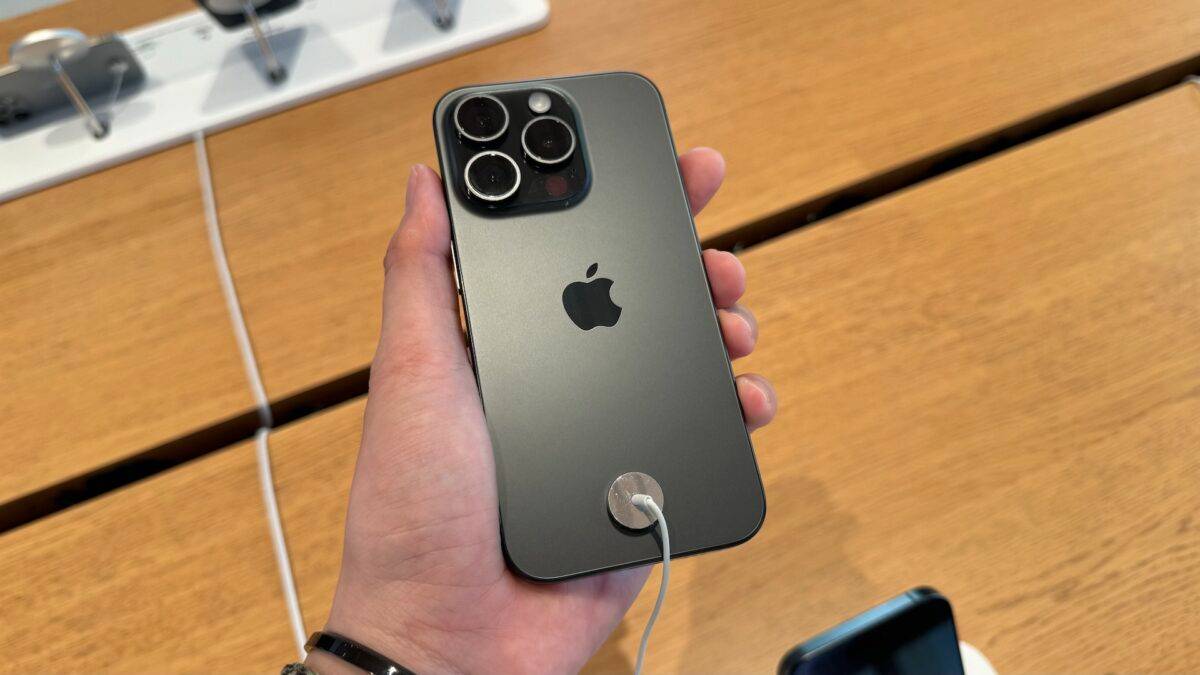 iPhone 15/iPhone 15 Pro开卖！ 实机颜色现场直击、拍照抢先看