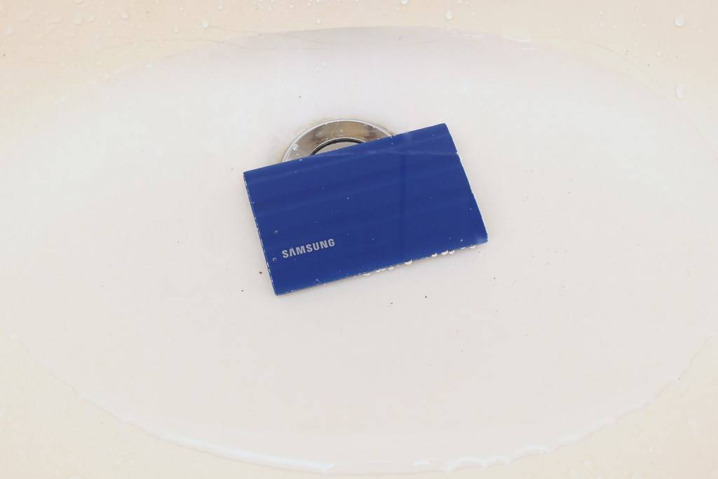 三星SAMSUNG T7 Shield 1TB USB 3.2 Gen 2移动固态硬盘-防水防尘好厉害，更有1050MB/s高速传输