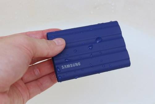 三星SAMSUNG T7 Shield 1TB USB 3.2 Gen 2移动固态硬盘-防水防尘好厉害，更有1050MB/s高速传输